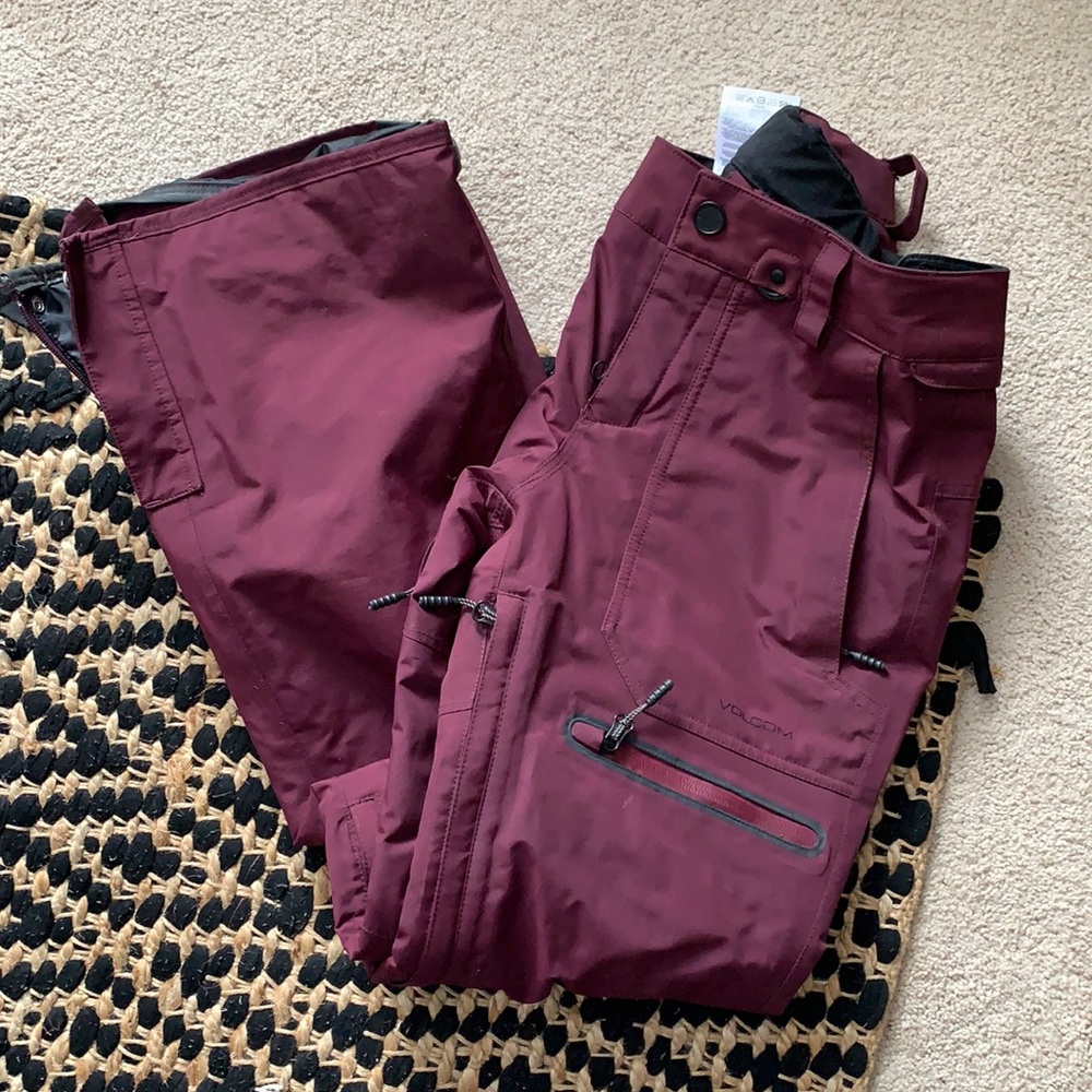 VOLCOM || Woman’s Small Maroon Snowboard Pants 🏂